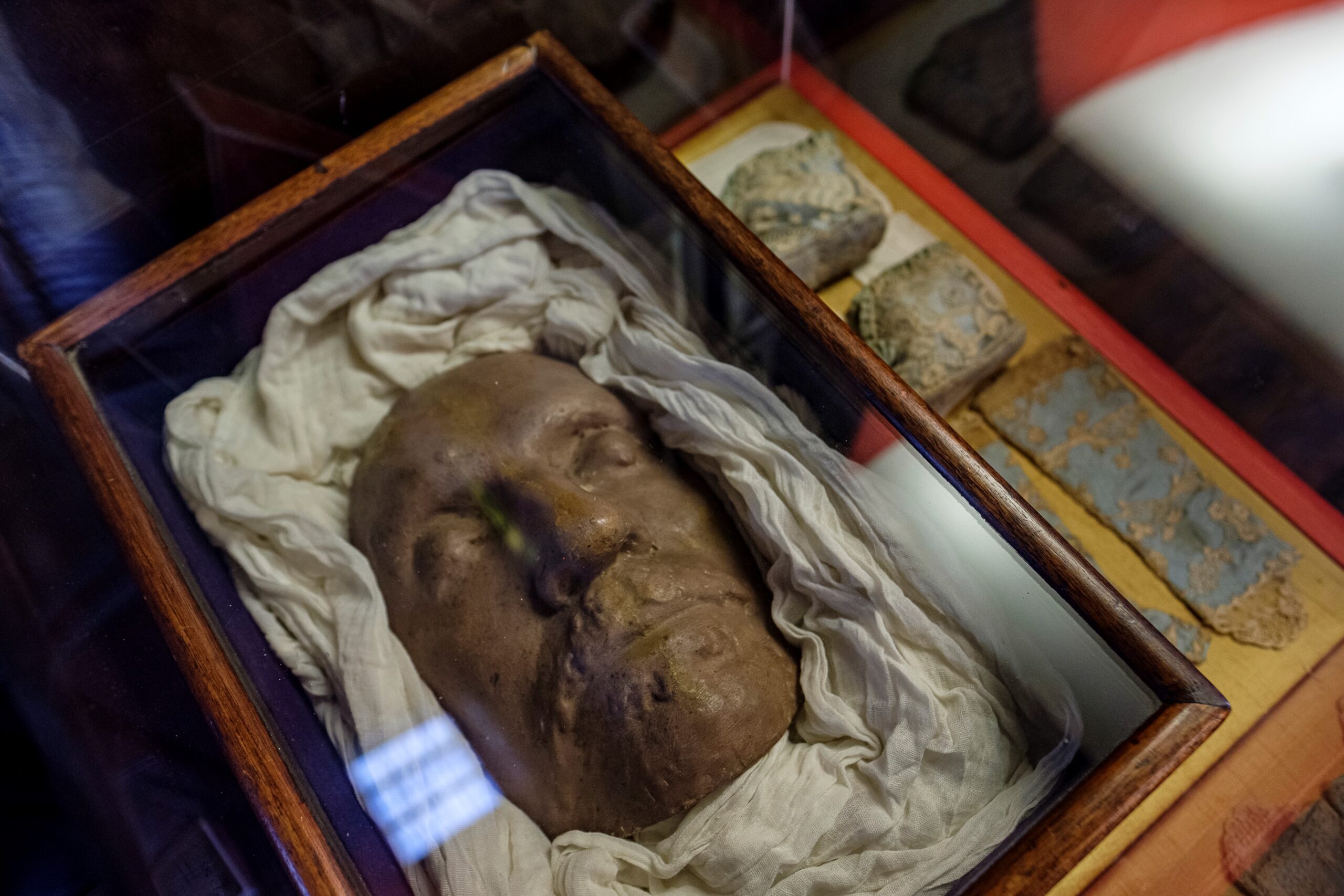 cast of Cromwell's death mask in a case